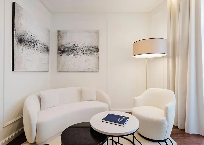 Отель Chiado & 5*