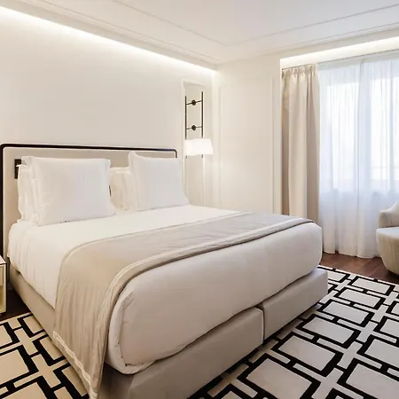 Готель Chiado &